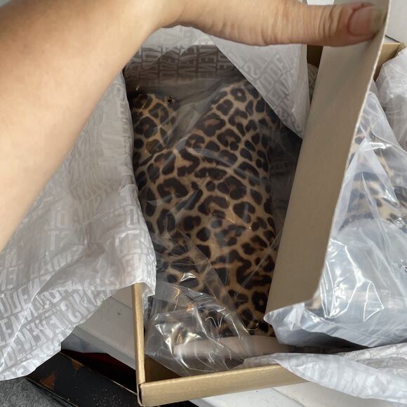 Steve Madden Valyant Leo Velvet Animal Print Pointed Toe Bootie Boots NIB Size 8 - Picture 6 of 10